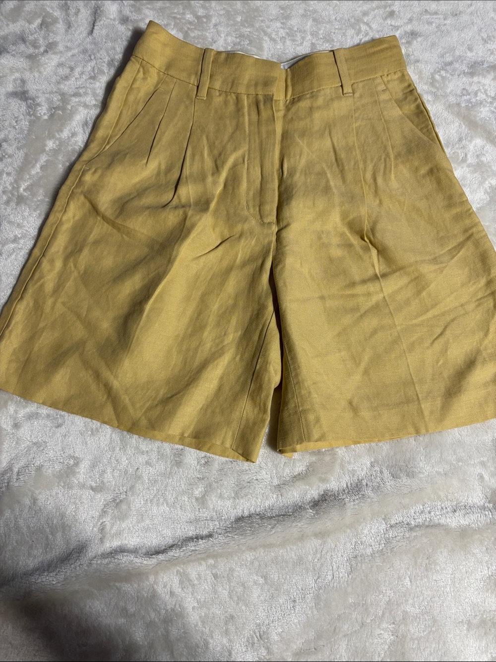 Wilfred Mustard Pleated Linen-Blend Shorts